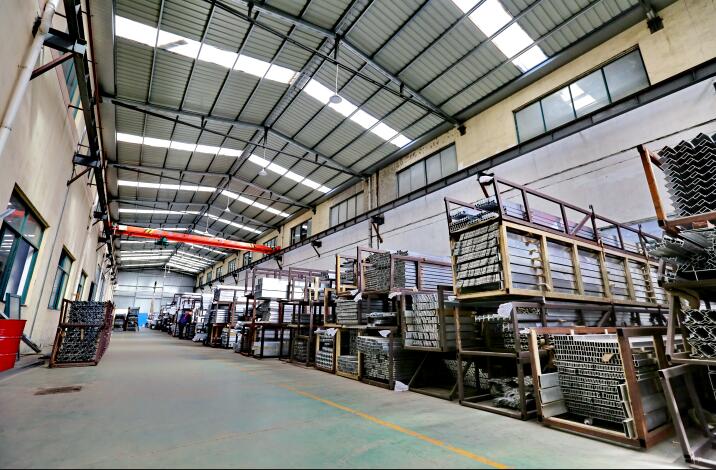 Mit immer mehr Bauherren, Architekten und Herstellern, die Aluminiumprofile annehmen, sagen Branchenexperten voraus, dass Aluminium weiterhin eine wichtige Rolle in der Bauindustrie spielen wird